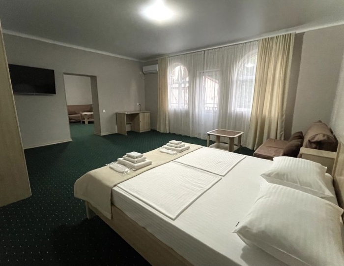 Люкс 4-местный 2-комнатный - Отель «Шоколад» Цандрипш