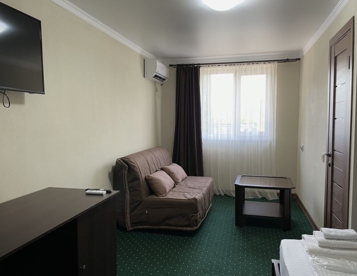 Стандарт 3-местный 2-комнатный с отдельным входом 1 этаж - Отель «Шоколад» Цандрипш